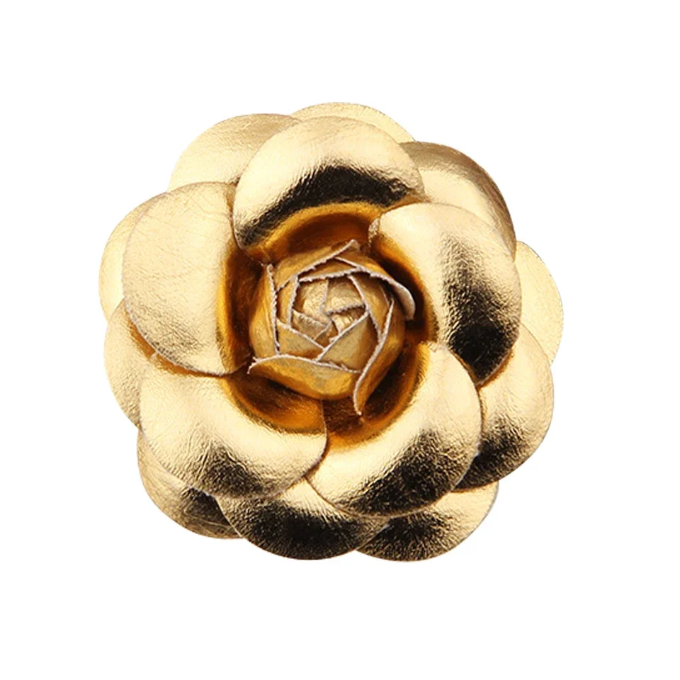 Broche de flor rosa de cuero PU para mujer, ramillete de Camelia, alfileres y broches de solapa, accesorios para hebilla de bufanda, Color dorado y plateado, 5cm: Color dorado