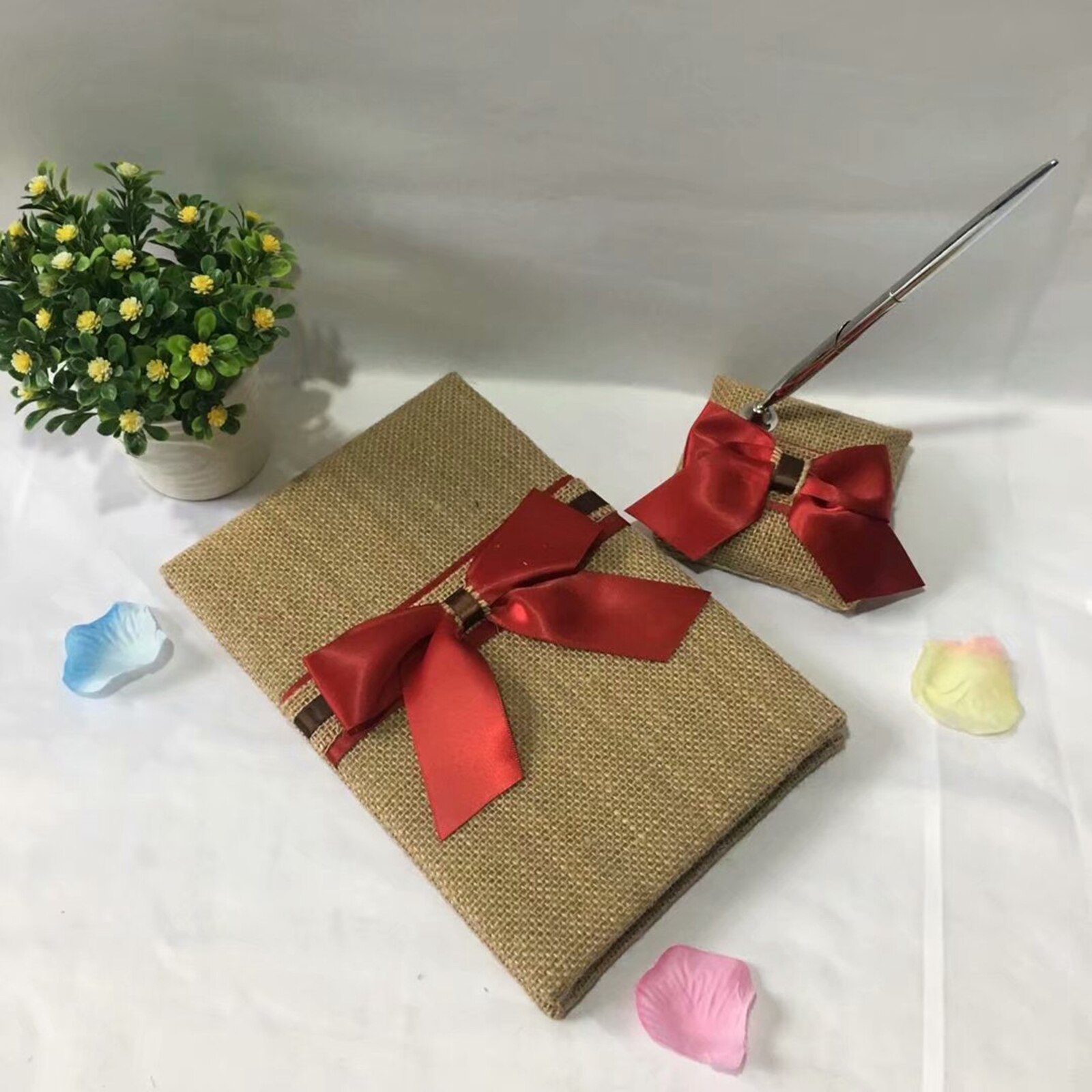 Gästbok och pennset säckväv utsmyckad satin rosett bröllop dekor mottagning