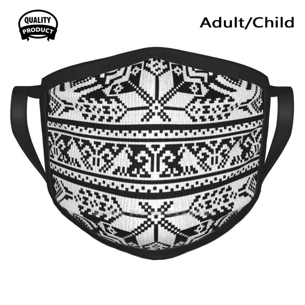 Letton Traditionnel. Masque foulard doux multifonctionnel, Mono, signe traditionnel letton, ornement du patrimoine, signes de la baltique: Black Mask / Adult Size