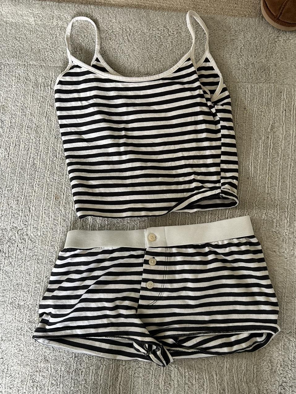 Conjunto de 2 piezas de pantalones cortos con chaleco de fresa para mujer, camiseta sin mangas ajustada con lazo y ojales y cintura elástica, pantalón corto recto de retazos, conjuntos dulces