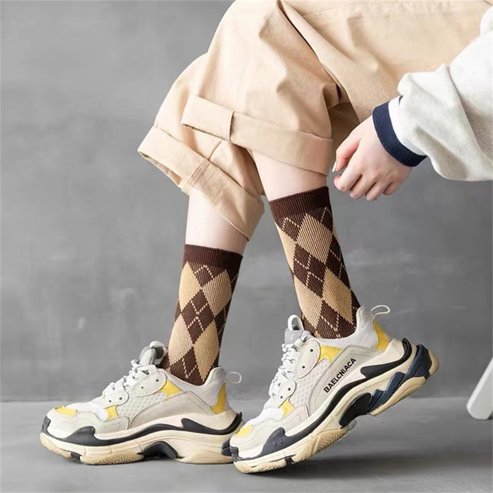 Skarpety damskie jesienne nowe skarpetki modna w kratę bawełniana styl Preppy szczęśliwy zwykły skarpety z dezodorantem skarpetki damskie wysokiej jakości Dropship