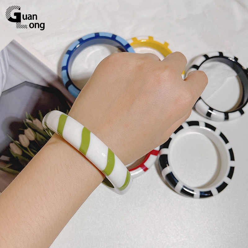 GongLong braccialetti colorati eleganti in acrilico per donna braccialetti geometrici alla moda braccialetti con ciondoli in resina gioielli semplici di moda