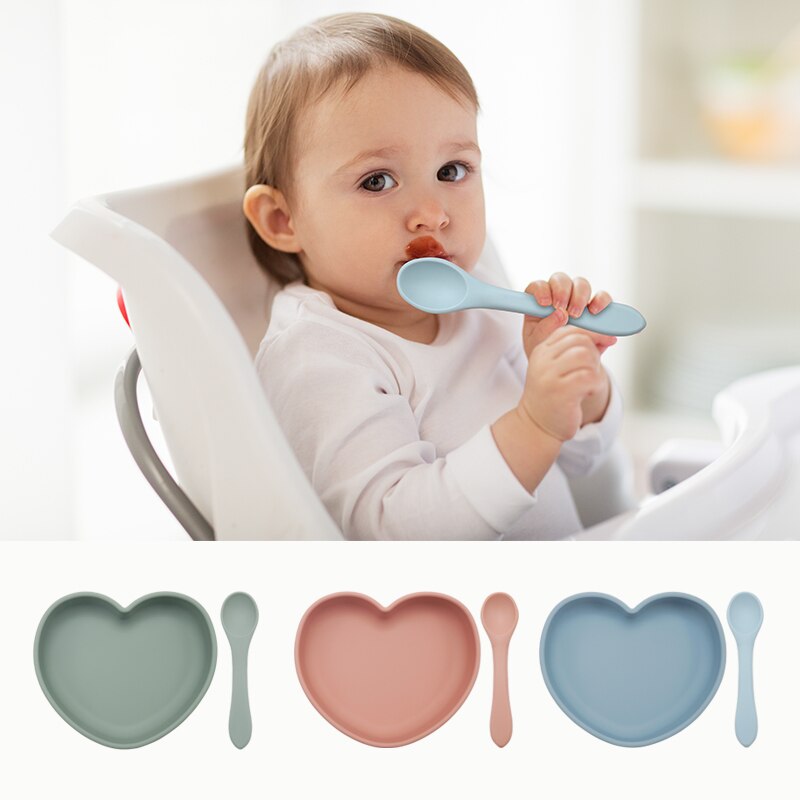 Plato de cena en forma de corazón con succión, juego de alimentación para bebé, cuchara de silicona pura, fácil de limpiar, sin BPA, para Baby Shower, novedad de 2022