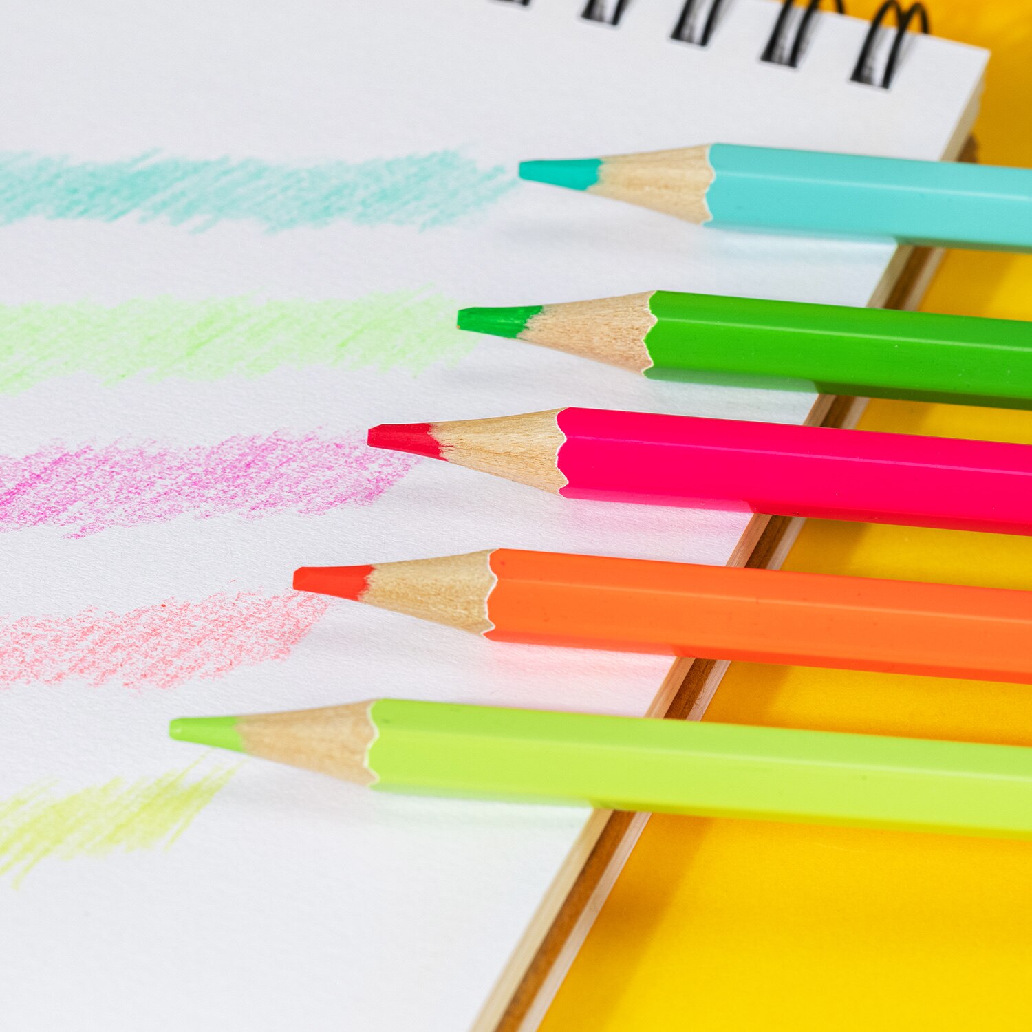 Deli 12 Colors Colored Pencil Durable Refill Students Painting Tool Drawing Stationery Colored Pencils For Art Supplies