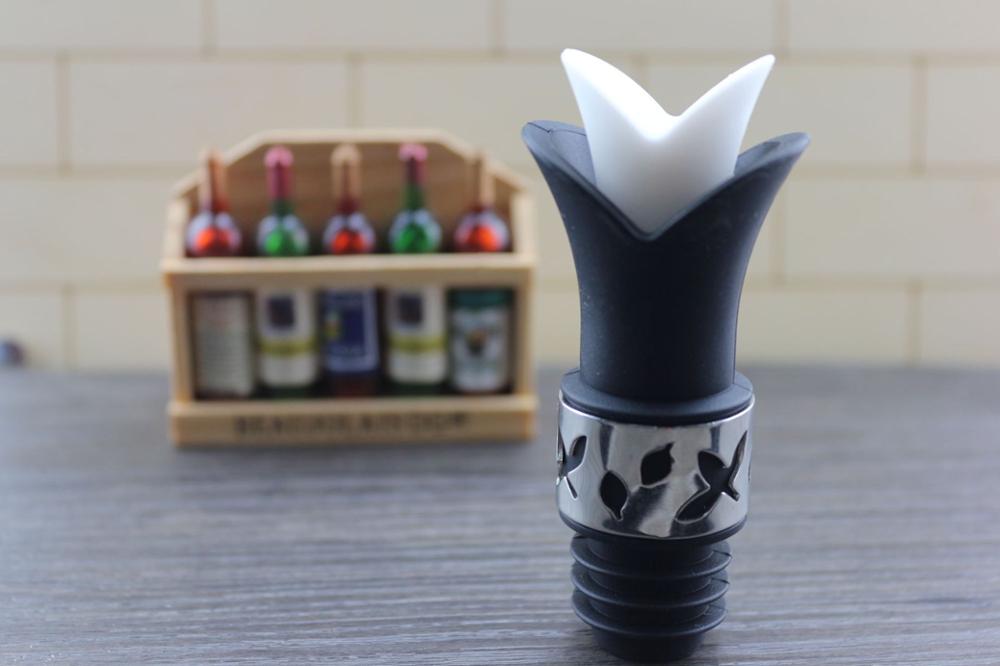 Siliconen Vacuüm Rode Wijn Fles Stopper Stop Sealer Wijn Kurk Plug Jackson Black Top Hat Cowboy Cap Bar Bar Gereedschap lekvrije: Lily Wine Pourer4