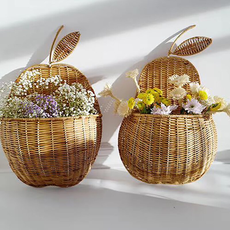 Valkoinen/beige rottinki seinään kiinnitettävä omenasäilytyskori päärynävarasto luonnollinen paju materiaali kudottu säilytystarvikkeet valokuvaus nukke