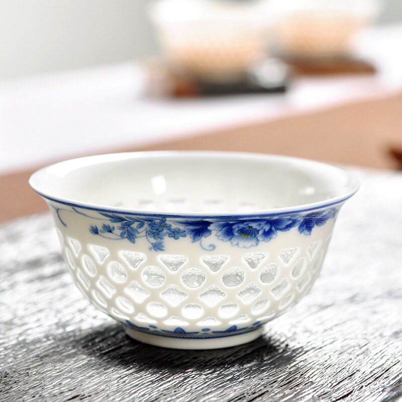 Chinese Jing de zhen Teas Ceramic Hollow Honeycomb Product Tea Box Pu'er Small Tea Cup Kung Fu Tea Set