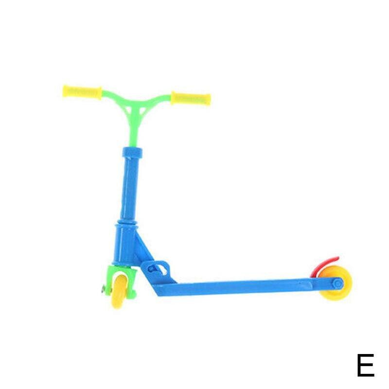 Mini skoter tvåhjulig skoter barn & #39 ;s pedagogiska leksak 1 set finger skoter cykel leksaker hopfällbar skoter är slumpmässiga färger: E
