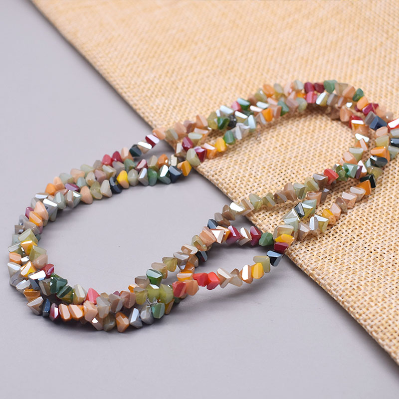 6mm blandede farver facetslebne trekantede glasperler løse spacer glasperler til smykkefremstilling af øreringe gør-det-selv: Grøn