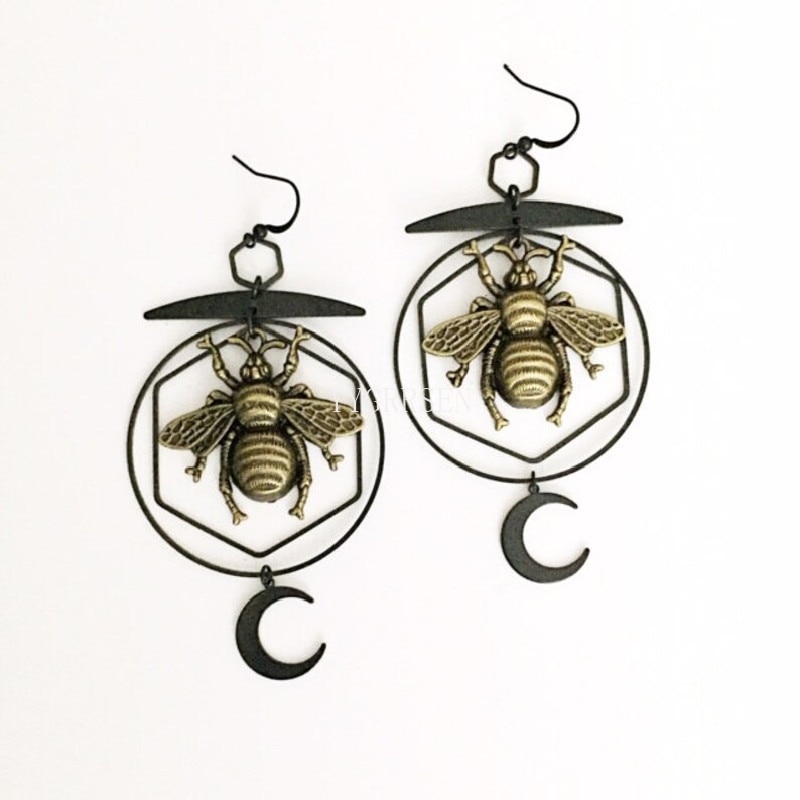 Pendientes góticos de abeja para mujer, joyería clásica hecha a mano con forma de Luna colgante de bruja, de creatividad para Halloween, novedad