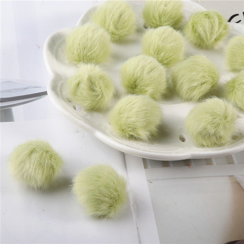 12 Stks/partij 17 Kleuren 2.5Cm Nertsen Pompoms Bont Ballen Voor Naaien Op Gebreide Sleutelhanger Sjaal Schoenen Hoeden Bont Diy ambachten Haaraccessoires: 8 Light Green
