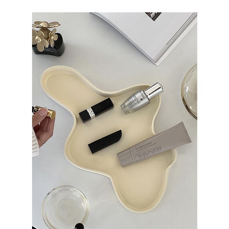 Plateau décoratif irrégulier noir et blanc, plateau de rangement de bijoux, produits cosmétiques, Style géométrique populaire Ins, aromathérapie: Beige-37-24-3 cm