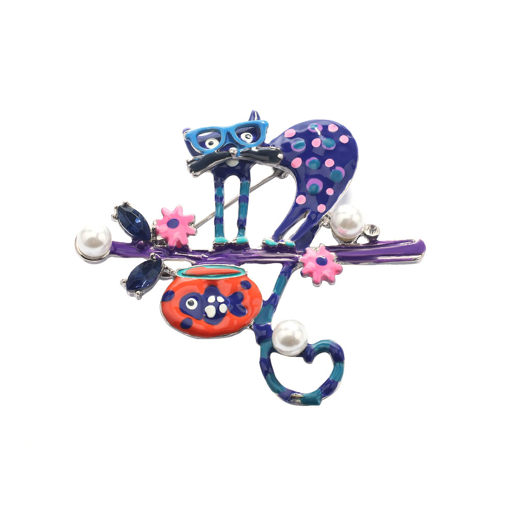 Cartoon Color Cat Enamel Brooch Cute Funny Animal Metal Badge Lapel Pin Suit Dress Jewelry Accessories For Friends: WHITE
