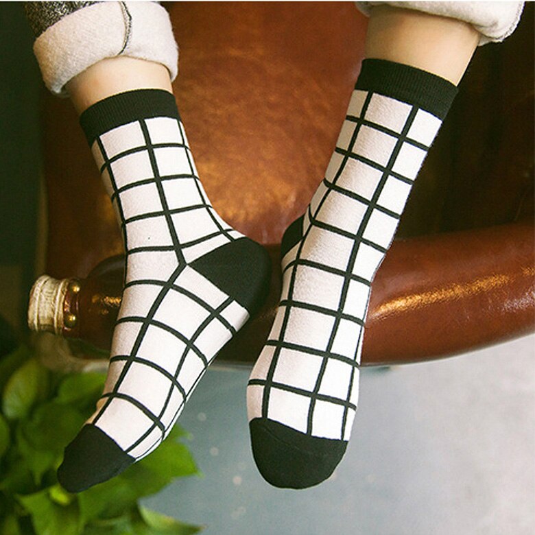 Calcetines de cuadros clásicos de pata de gallo para mujer, calcetín Harajuku de algodón, Vintage, Blanco, Negro, a rayas, con tubo