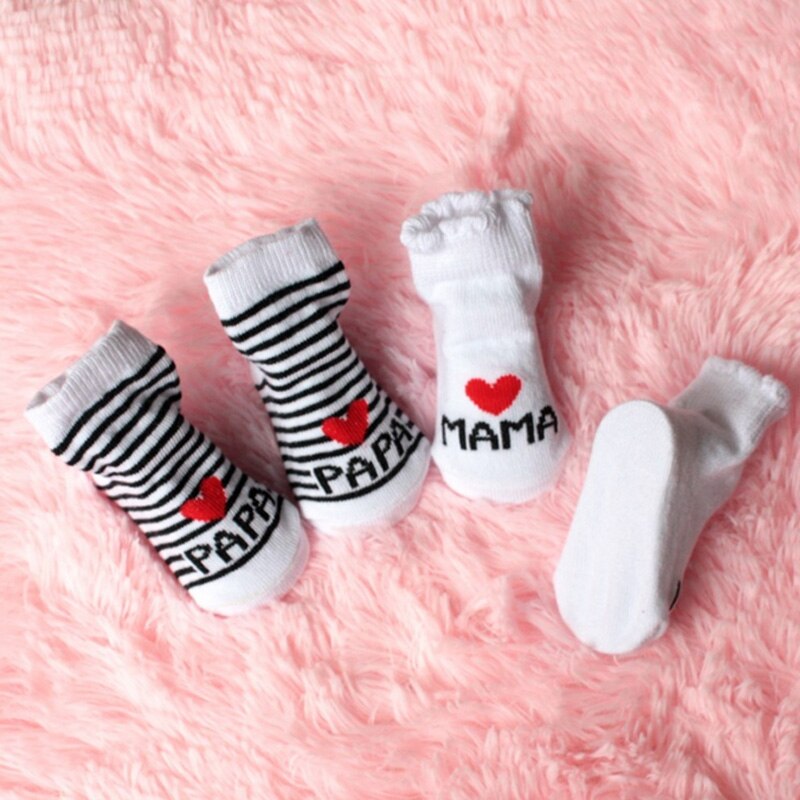 nuevos calcetines suaves encantadores del bebé recién nacido infantes niños niñas niños rayas algodón amor Mama/Papa calcetines 0 ~ 6 meses de