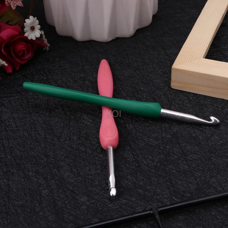 8Pcs Bearded Needle Crochet Hooks Set Ergonomic Soft-Grip Handle Sewing Knitting Knitwear Tools