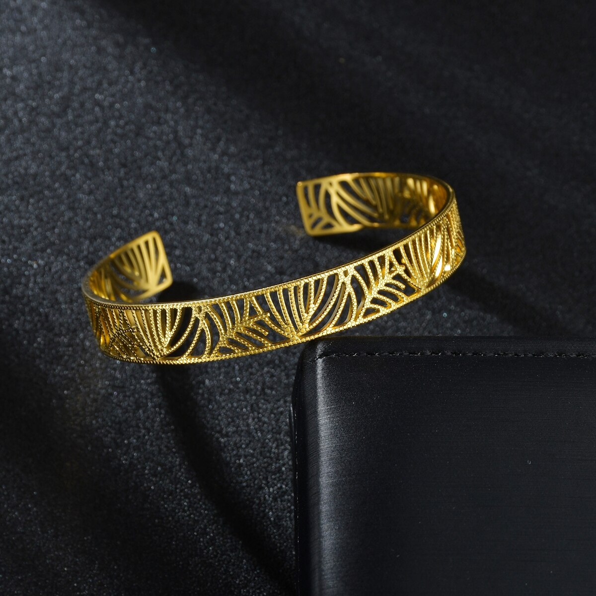 Sifisrri bracciale intagliato vuoto in oro 18 carati con foglia irregolare in acciaio inossidabile per donna braccialetto unico accessorio regalo gioielli femminili