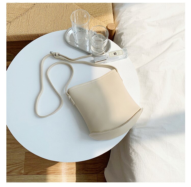 models Retro personality Single Shoulder Skew Pack Bucket bag Korean Edition: C3