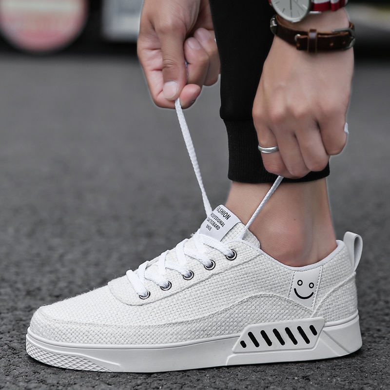 Sommarskor män säckväv smileyboard herrsneakers lediga ventilerande halkfria herrskor zapatillas hombre scarpe uomo