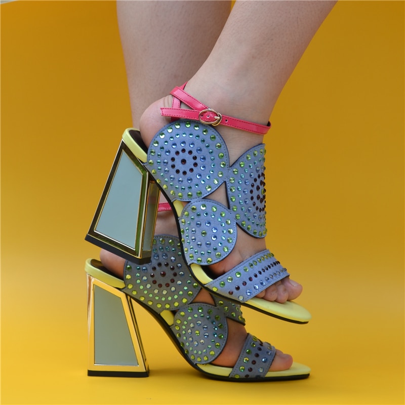 Strass bling bling højhælede sandaler krystal kvinder bryllupssandaler chunky hæl sommersko ankelbælte gladiator sko