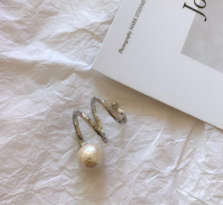 ins ragazze fredde aprire a spirale anello del progettista delle donne modelli mostrano metallo della perla di personalità anello: bianca