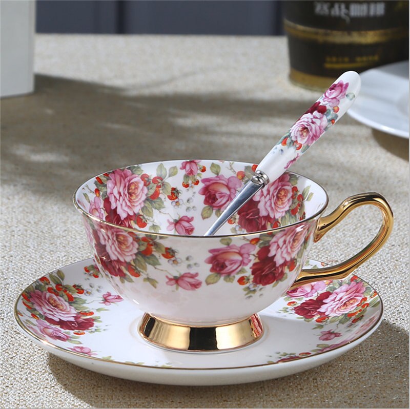 Europæisk stil kaffekop sæt latte keramik ben kina te kopper med blomstermønster til britisk eftermiddag sort high tea: Rød smaragdblomst