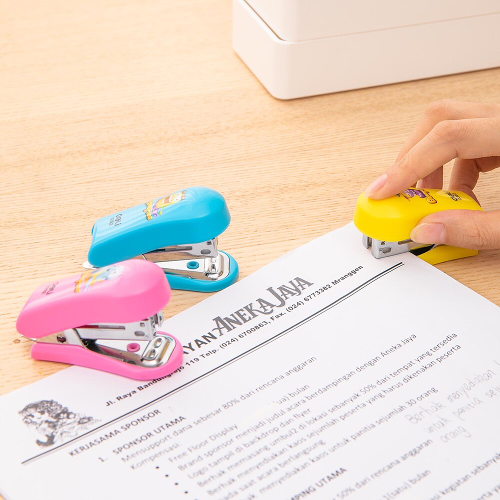 Deli Mini Stapler 24/6 26/6 1 Set with staples Cartoon student cute stapler stationery office supply School accessory E0352