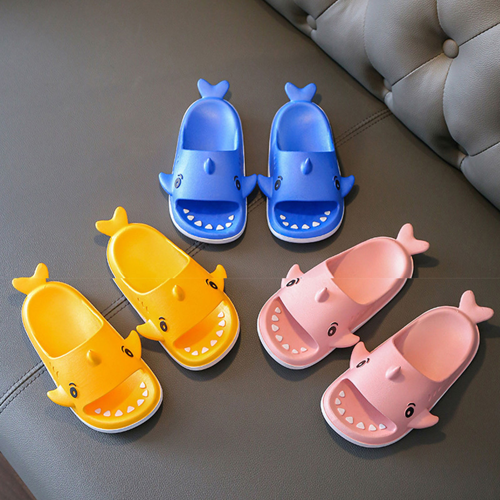 Kids Slippers For Boys Girls Cartoon Shark Shoes 1-6 Years Slippers For Home Summer Non-Slip Bath Home Bathroom Beach Shoes