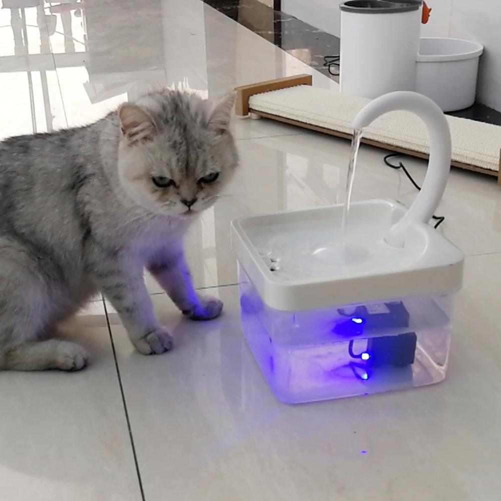 2L fontaine d'eau pour animaux de compagnie col de cygne en forme de chat distributeur d'eau USB chargeant la fontaine à boire automatique avec lumière LED pour chien de chat