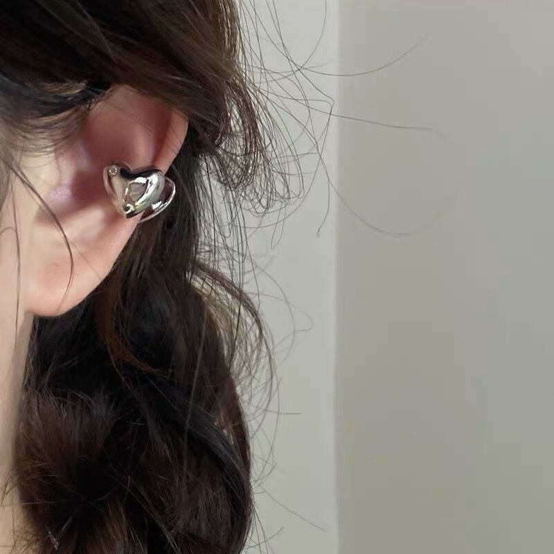 2022 neue Koreanische Silber Farbe Liebe Herz Clip auf Ohrringe für Frauen Einfache Kein durchbohren Ohr Manschette Hochzeit Ästhetischen Schmuck 1 PC