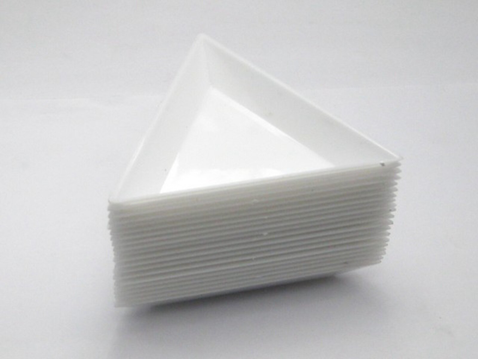 20 White Plastic Triangular Beads Sorting Trays 70mm Storage Container For Craft