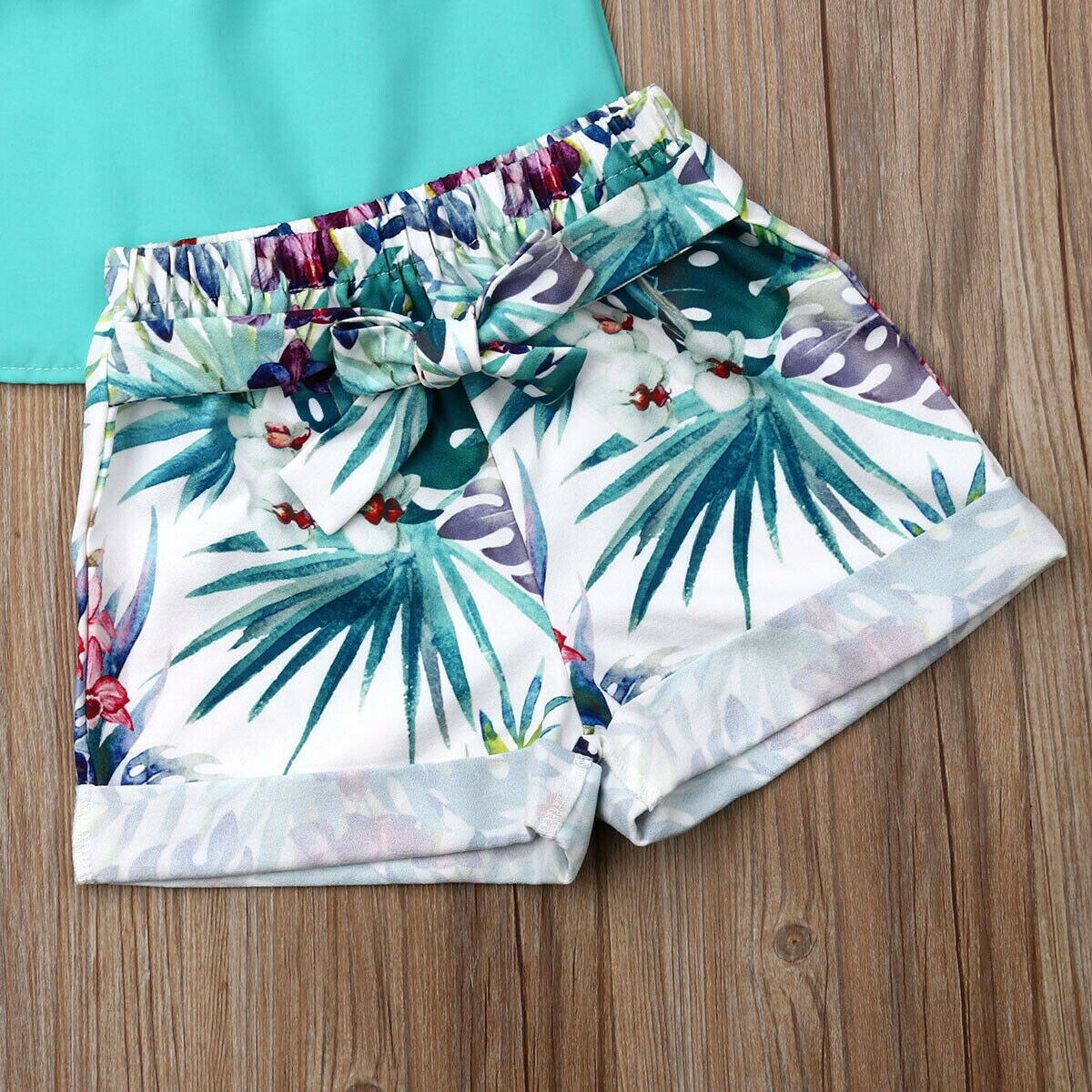 2 stuks baby- en kindermeisjes zomeroutfits met kwastjes, ruches, effen topjes en een short met bloemenprint