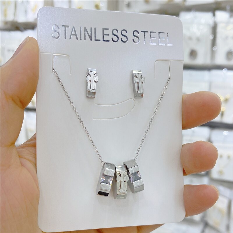 Lucky Female Cross Crystal Pendants Box Chain Necklaces 5A Shiny Zirconia Choker Necklaces Jewelry For Women Girls: Silver