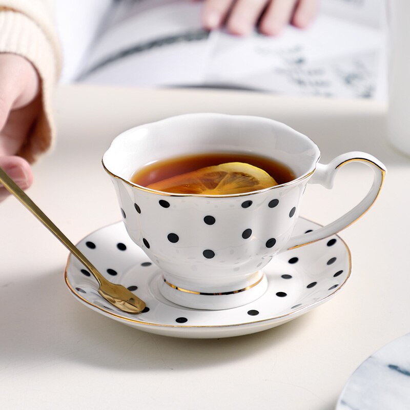 Oneisall Europese Stijl Plaat Keramische Schotel Diner Servies Set Saus Kommen Soep Noedels Platen Steak Westerse Voedsel Servies
