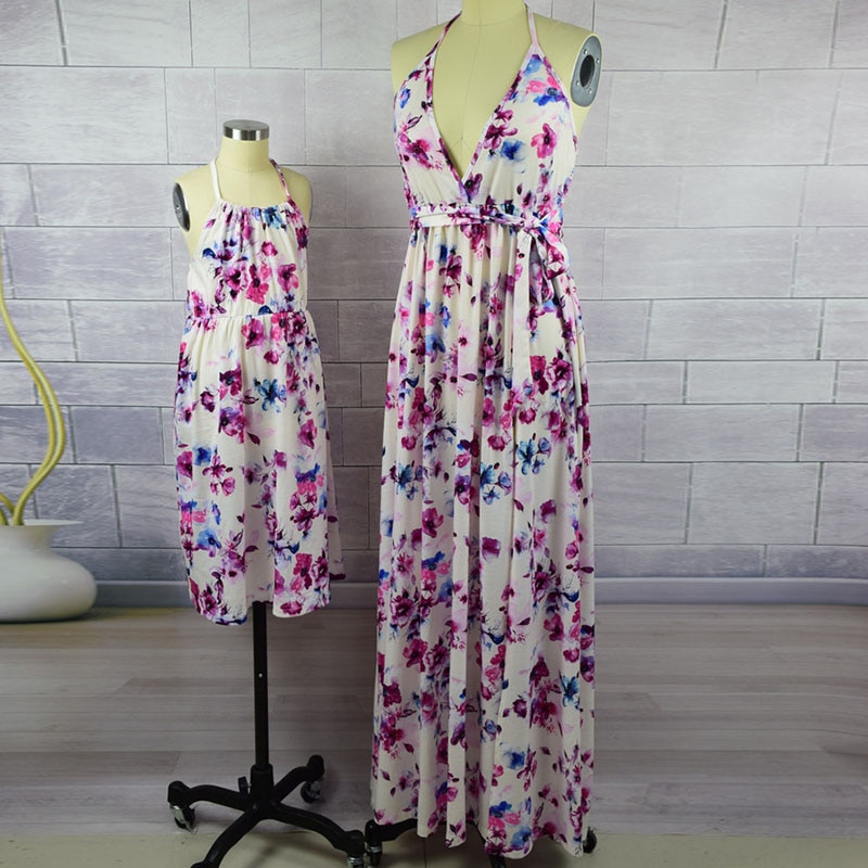 Syvä v-pääntie äiti tytär mekot kesähihaton korkea halkio mekko äiti ja minä perheen yhteensopivia vaatteet perheen look asuja