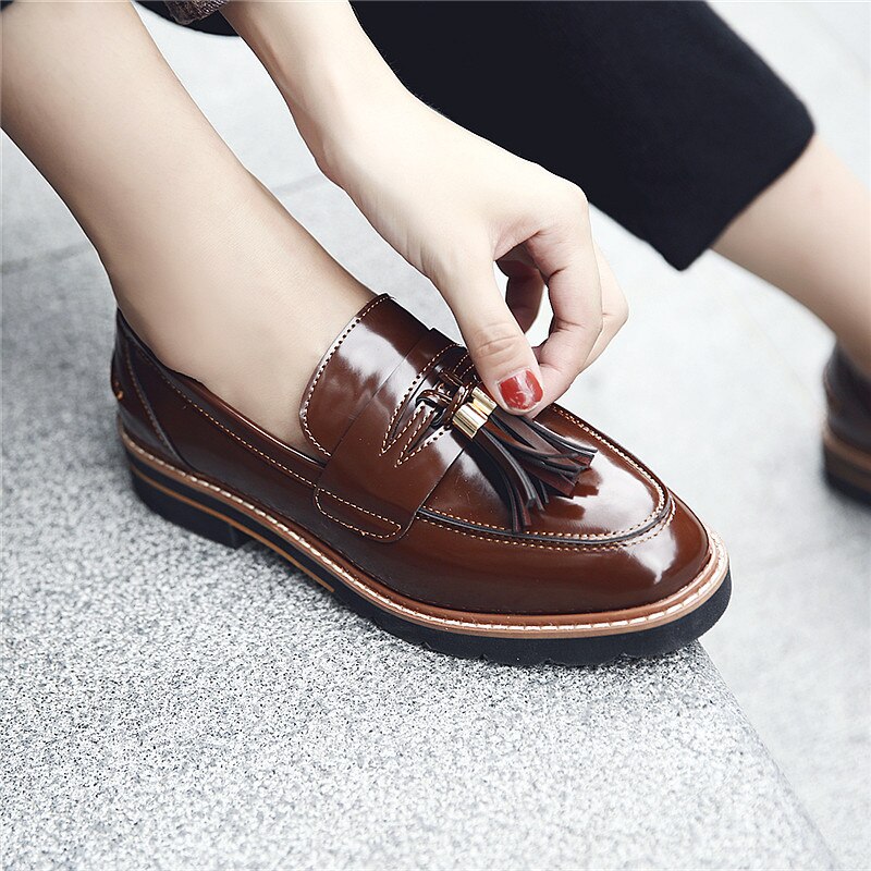 European Brand Rihanna Shoes Metal Fringe Oxford Flats Ladies Carving Brogues Casual Loafers Driving Creepers Moccasins