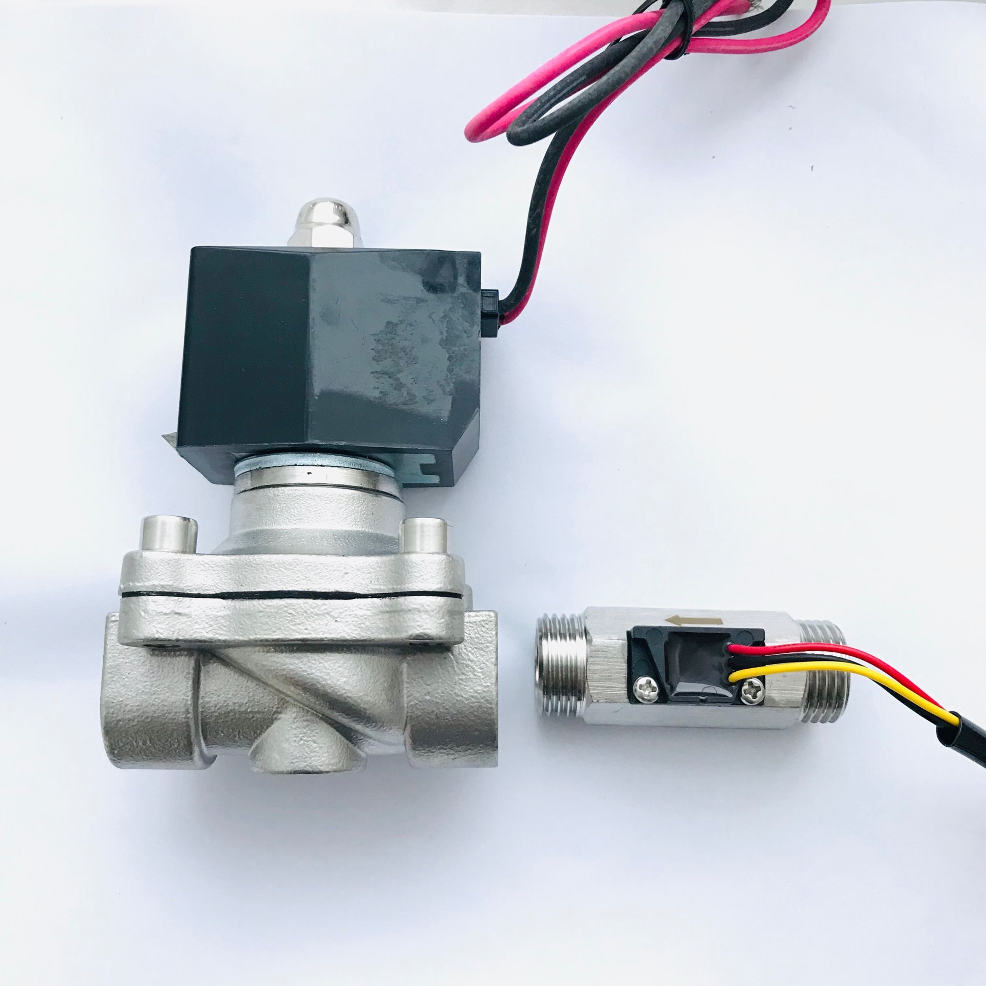 USS-HS21TZ BSP G1/2" DN15mm Turbine Hall Water Flow Sensor 1-30L/min Digital Flowmeter with Solenoid Valve Zhongjiang iSentrol