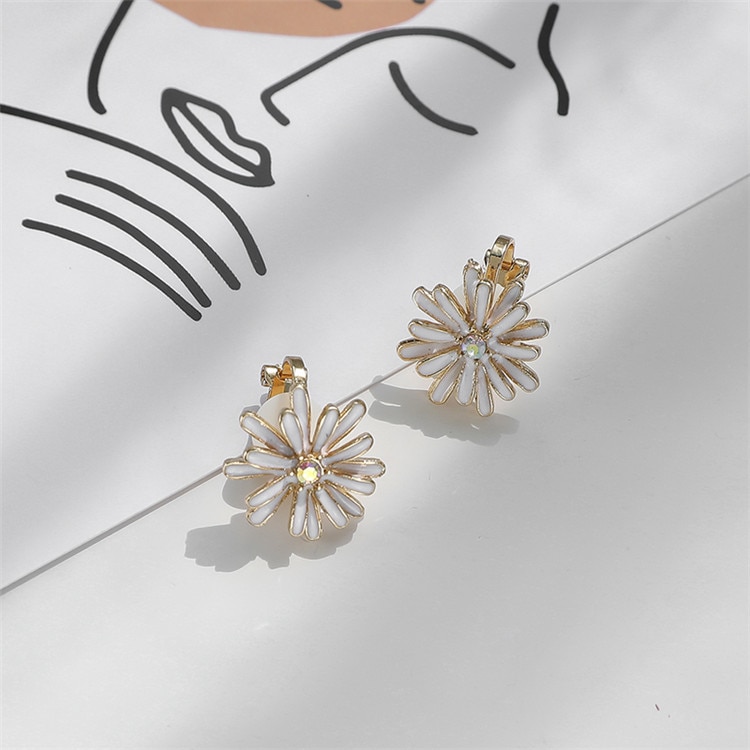 Boucles d'oreilles blanches petites marguerites blanches en 3D pour femmes, mignonnes avec des Clips de fleurs, Clips pour les oreilles coréennes, sans Piercing