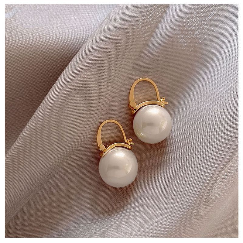 Nuevos bonitos pendientes de aro con tachuelas de perlas para mujer, pendientes minimalistas de Color dorado, aros pequeños Huggies, joyería de para boda: Color amarillo claro