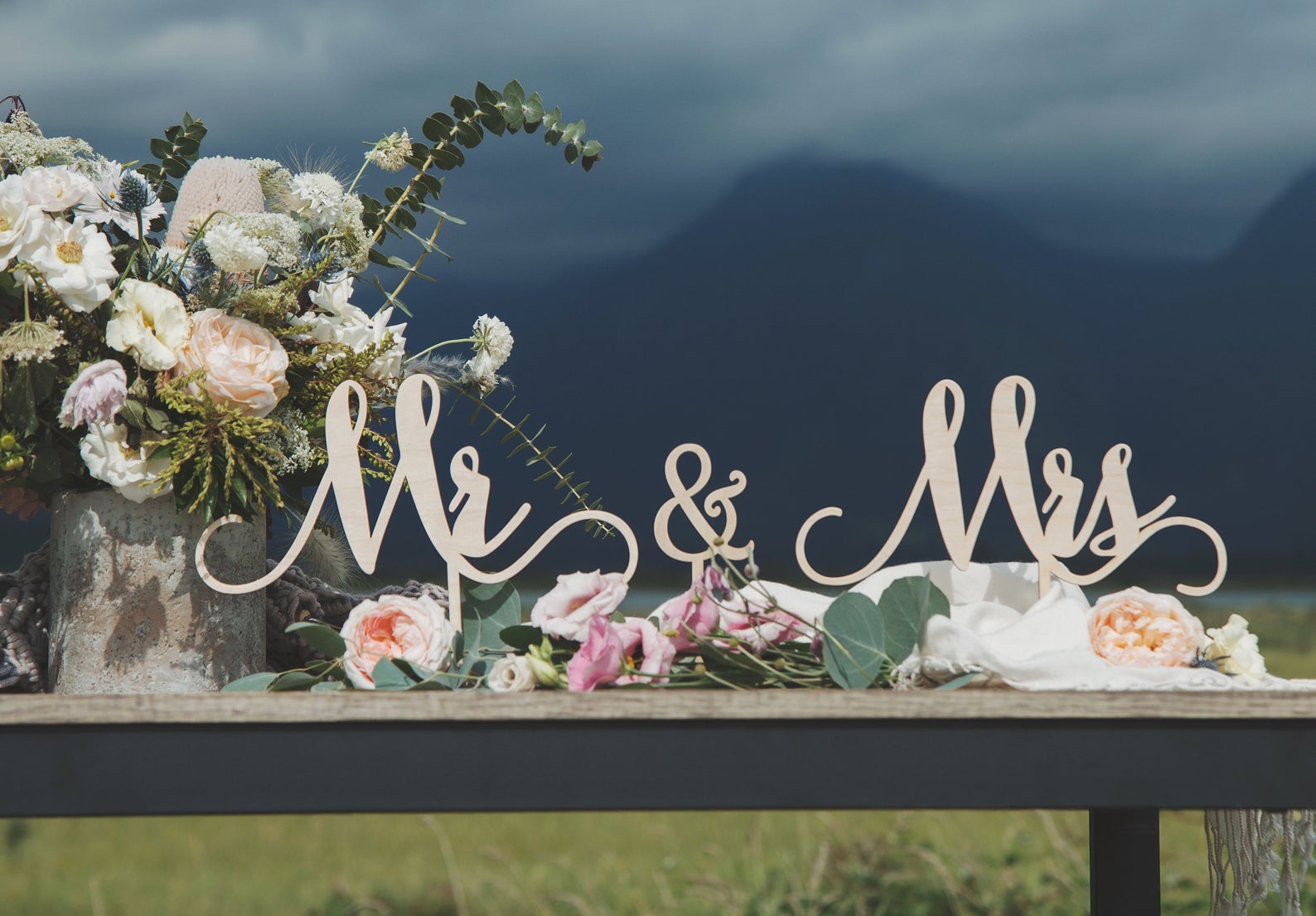 100 Mr & Mrs Wood Hearts – Rustic Wedding Decor, Confetti, Place Settings, USA