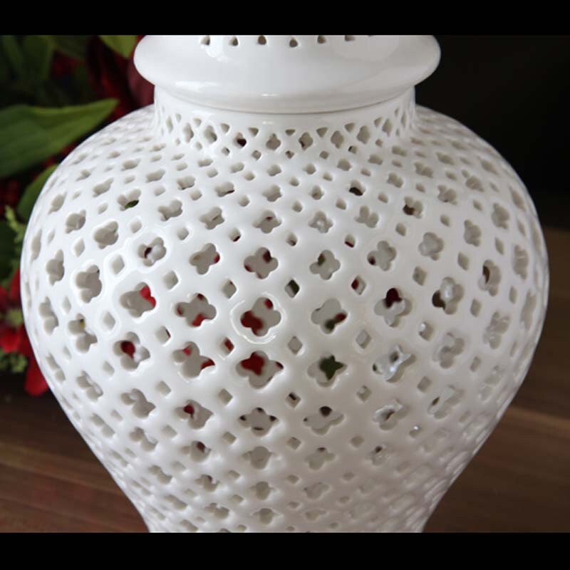 White Ceramic Ginger Jar Hollow Storage Jars with Lid Retro Universal Tank Ceramic Vase Handicraft Storage Ornaments Home Decor