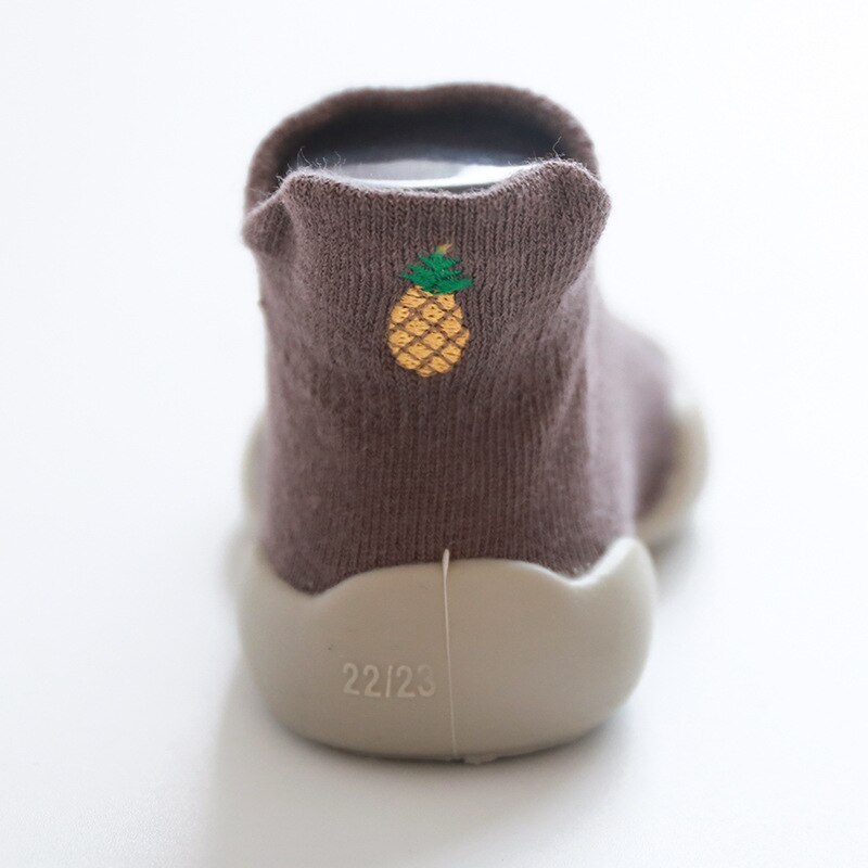 bébé chaussettes broderie dessin animé fruits enfants chaussettes de sol en caoutchouc bas antidérapant bébé marche chaussettes: Bleu ciel / 13-13.5CM