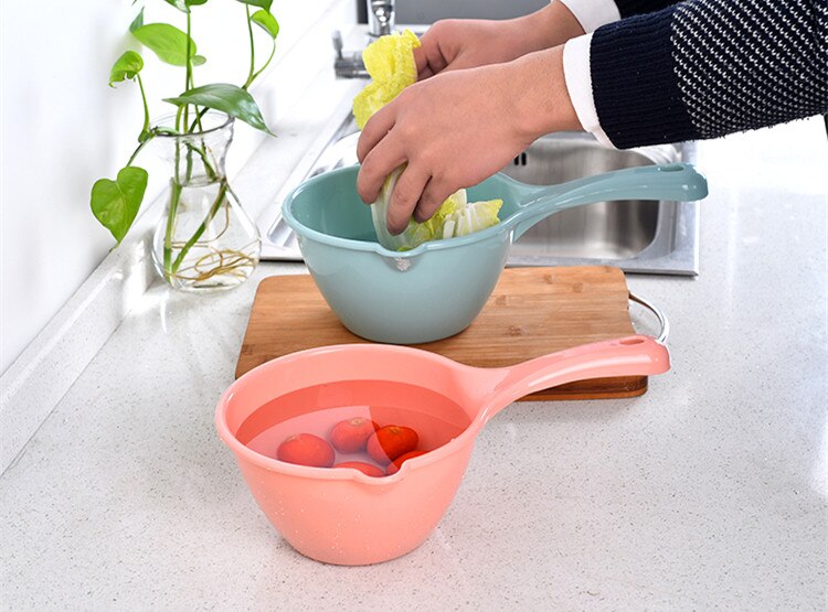 Long Handle Bathing Shampoo Cups Kitchen Tool Wash Vegetables Water Spoon Plastic Sprinklers Bathing Spoon Water Scoops