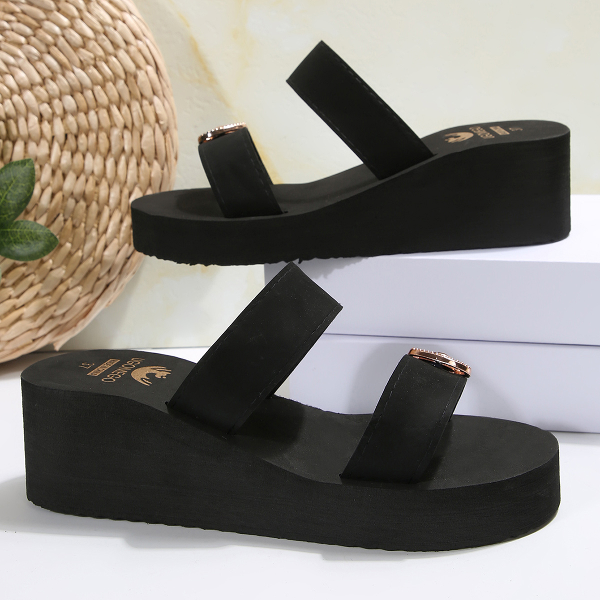 Zapatillas de cuña con parte inferior gruesa para mujer, sandalias de plataforma ligeras con decoración de corazón de verano 2025, zapatos de playa antideslizantes de talla grande 42