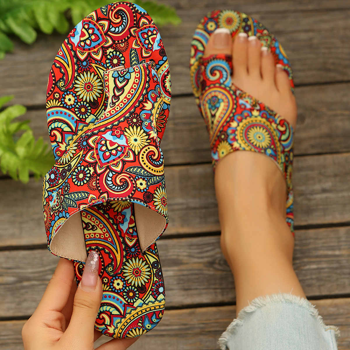 Bohemen Stijl Platte Sandalen Vrouwen 2025, Zomer Licht Clip Teen Outdoor Slippers Vrouw Plus Maat 43 Retro Gladiator Schoenen Slides: Rood / 37
