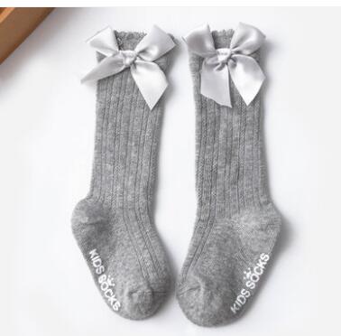 Crianças meninas grande arco na altura do joelho meia alta algodão macio rendas menina meias arco do bebê joelho longo recém-nascido meias novas crianças: Gray bow Socks / Fit 2 to 4 year