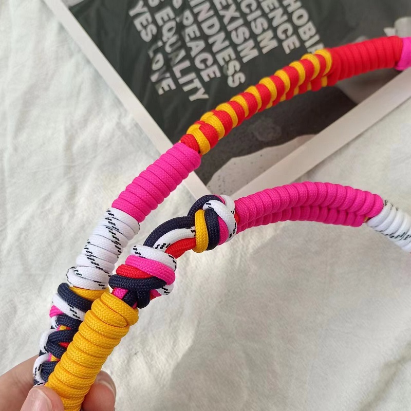 Pasek do torby Kontrastowe paski kolorów Metalowy brelok do kluczy Zaawansowana ręcznie robiona niestandardowa smycz Pasek premium do torebek Akcesoria