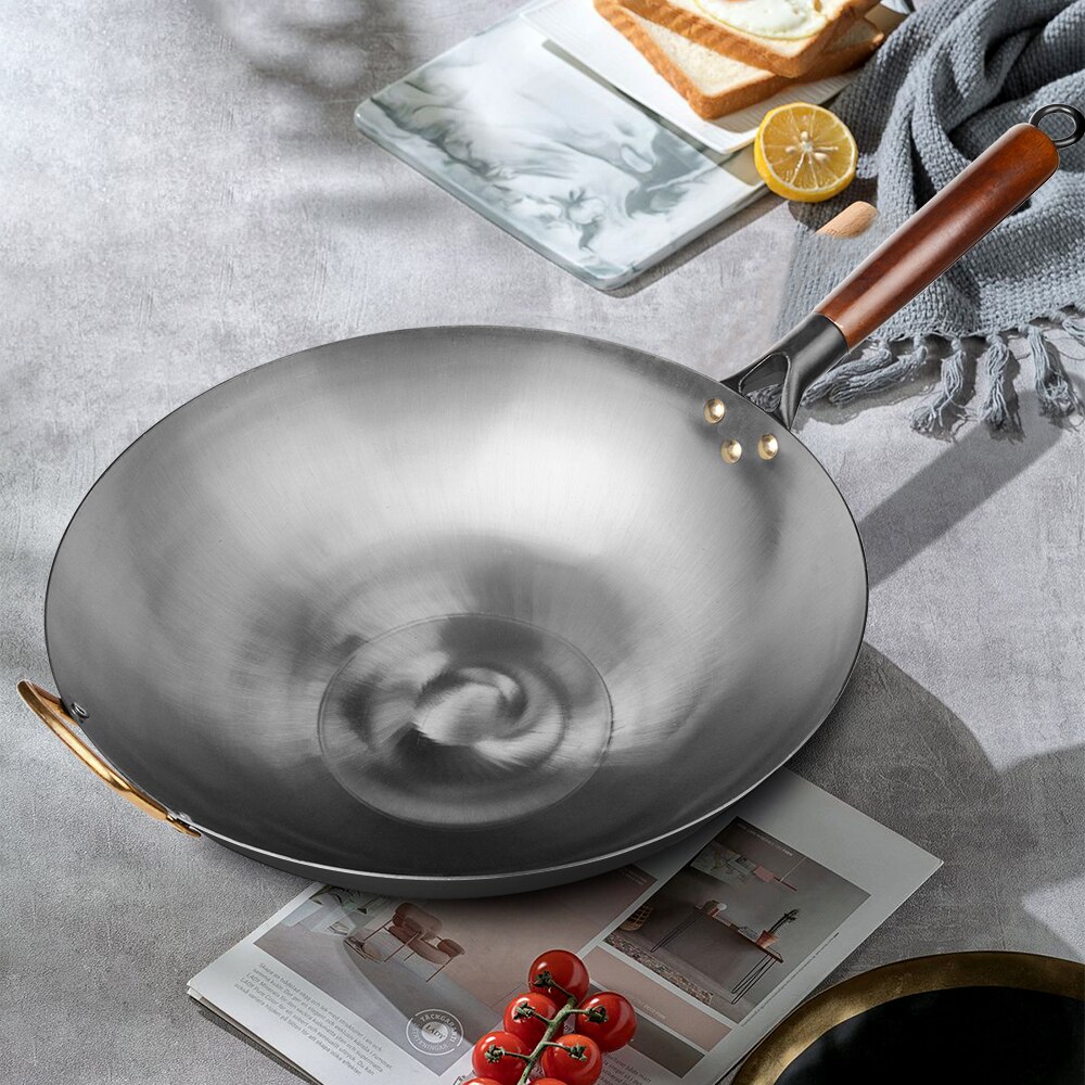 Sartén de Wok de hierro fundido, Wok tradicional chino antiadherente con asas de madera resistentes al calor, ollas de cocina de Gas, utensilios de cocina