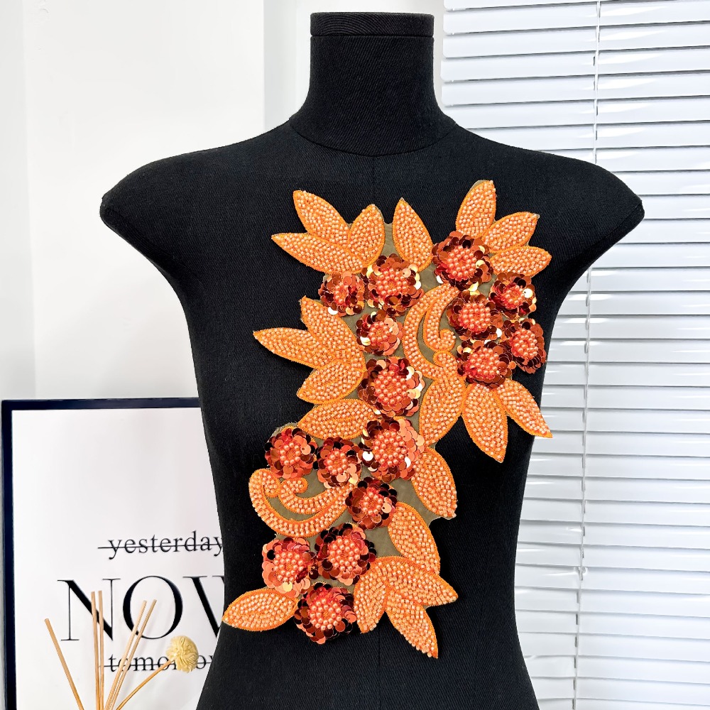 Parches bordados de flores con lentejuelas, flores tridimensionales, apliques exquisitos para ropa, parches elegantes desmontables para ropa DIY: BLANCO