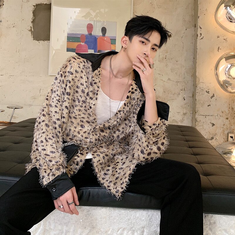 De talla grande cuello contraste Dot Leopard Faux Borla de pelo manga larga camisa suelta hombres blusa parte de arriba ropa informal etapa camiseta Graffiti
